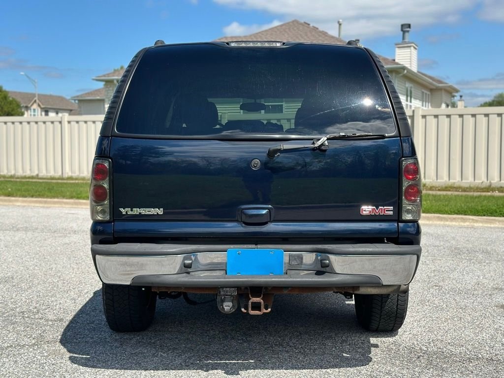 2005 GMC Yukon — photo 2