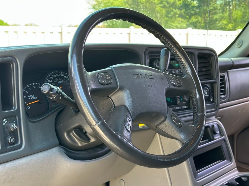 2005 GMC Yukon — photo 12
