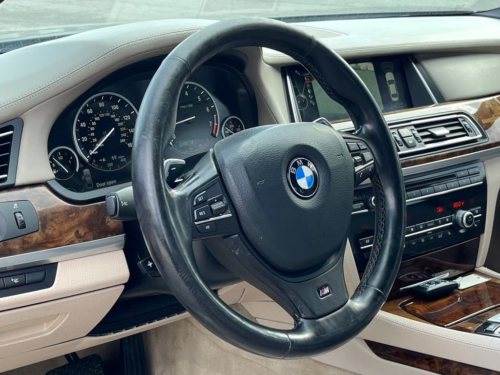 2013 BMW 7 Series — photo 13