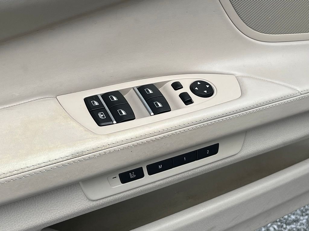 2013 BMW 7 Series — photo 14