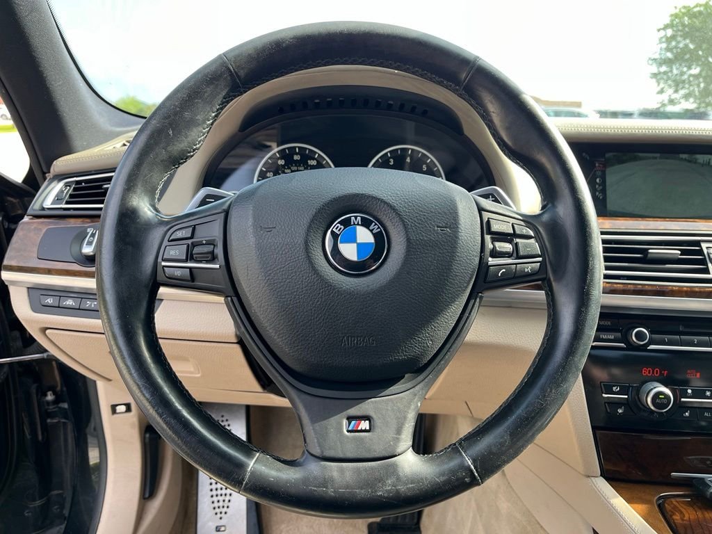 2013 BMW 7 Series — photo 27