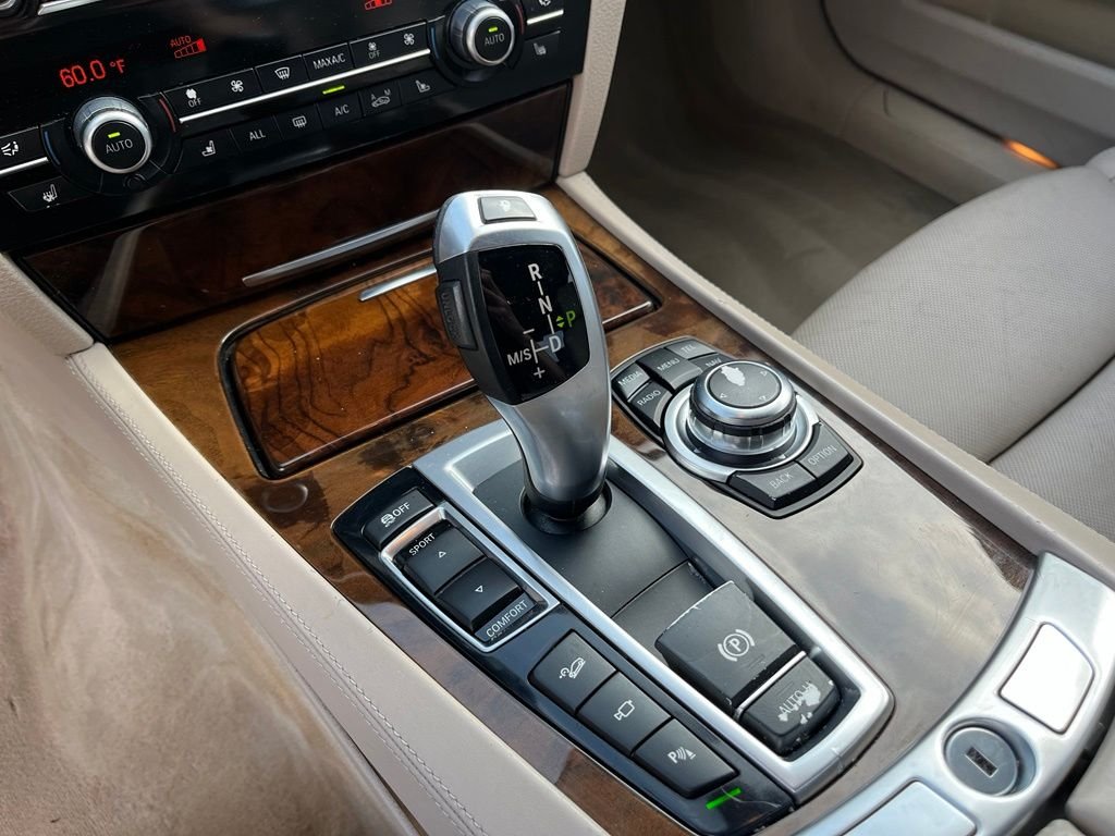 2013 BMW 7 Series — photo 32