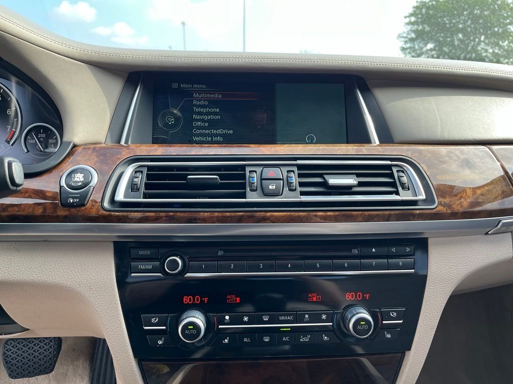 2013 BMW 7 Series — photo 33