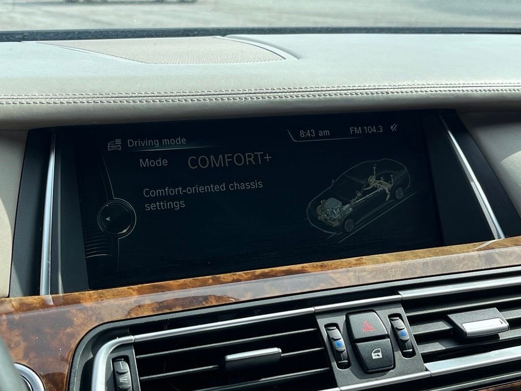 2013 BMW 7 Series — photo 36