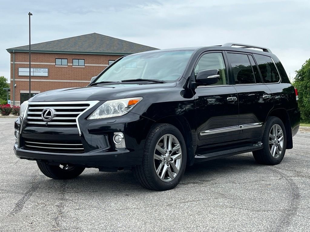 2013 Lexus LX — photo 2