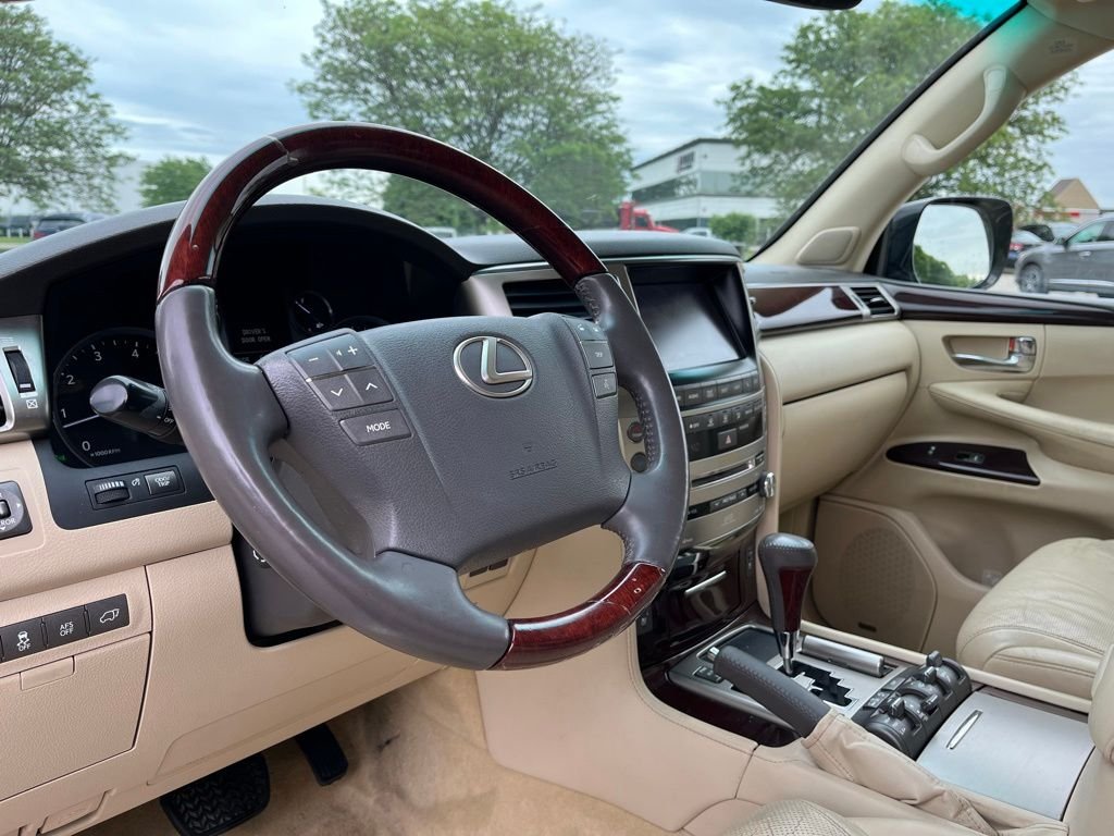 2013 Lexus LX — photo 12