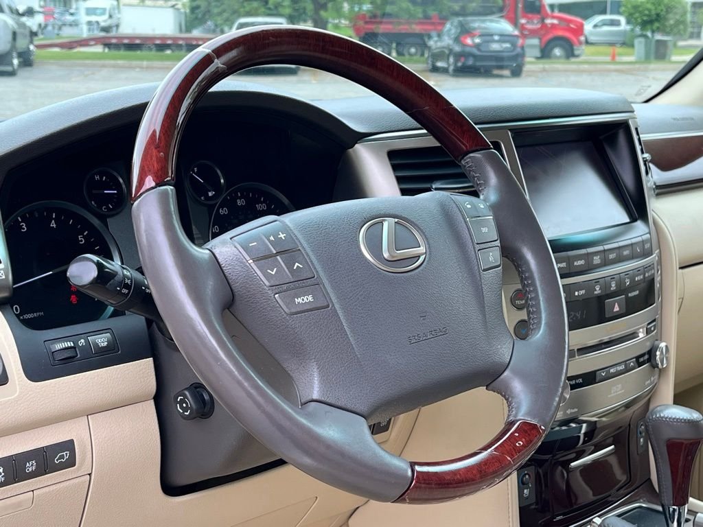 2013 Lexus LX — photo 13