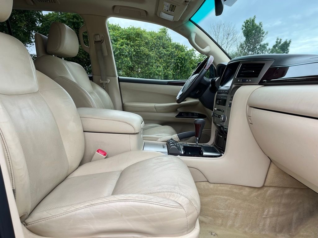 2013 Lexus LX — photo 23