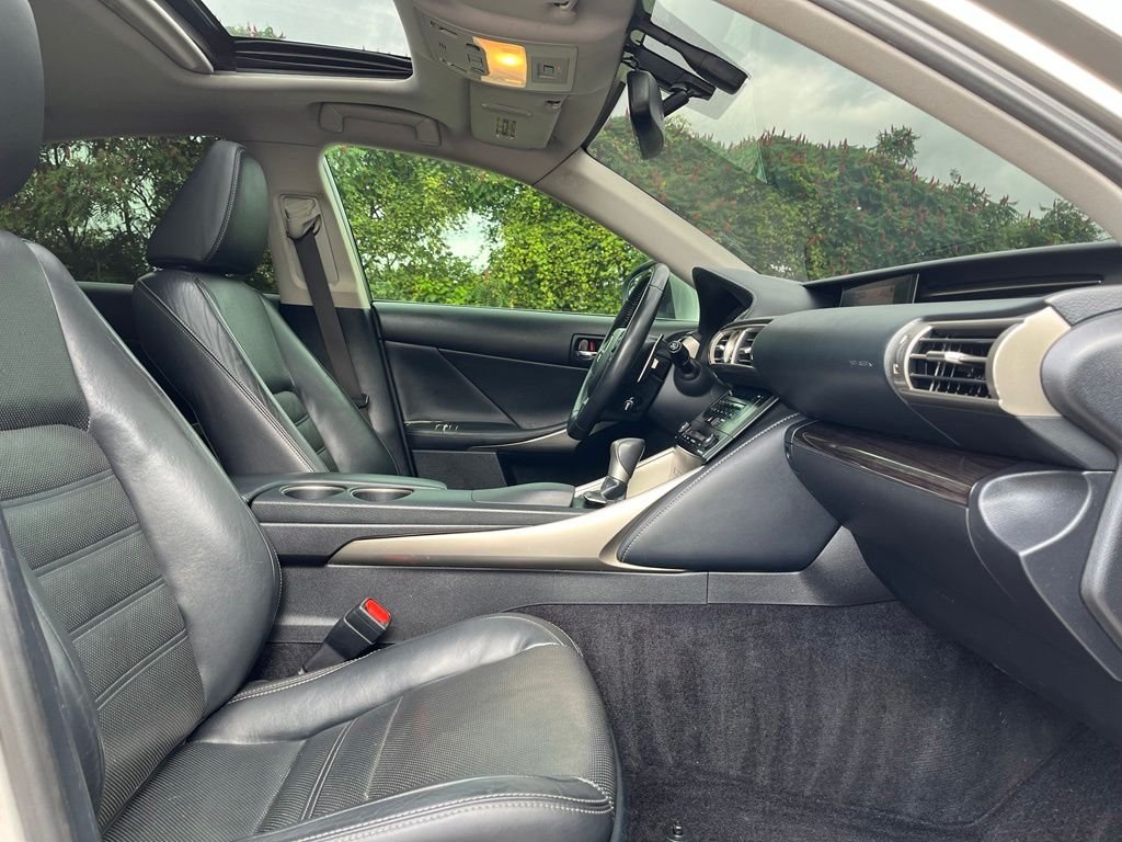 2014 Lexus IS — photo 17