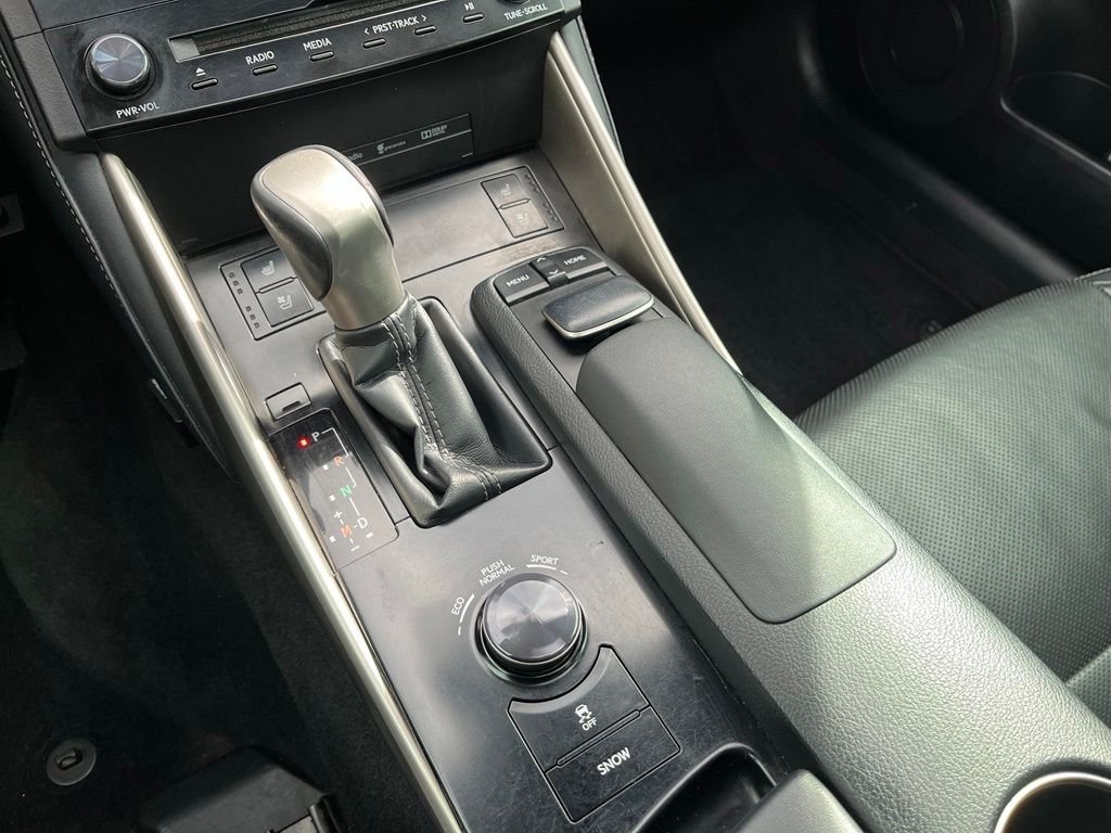 2014 Lexus IS — photo 27