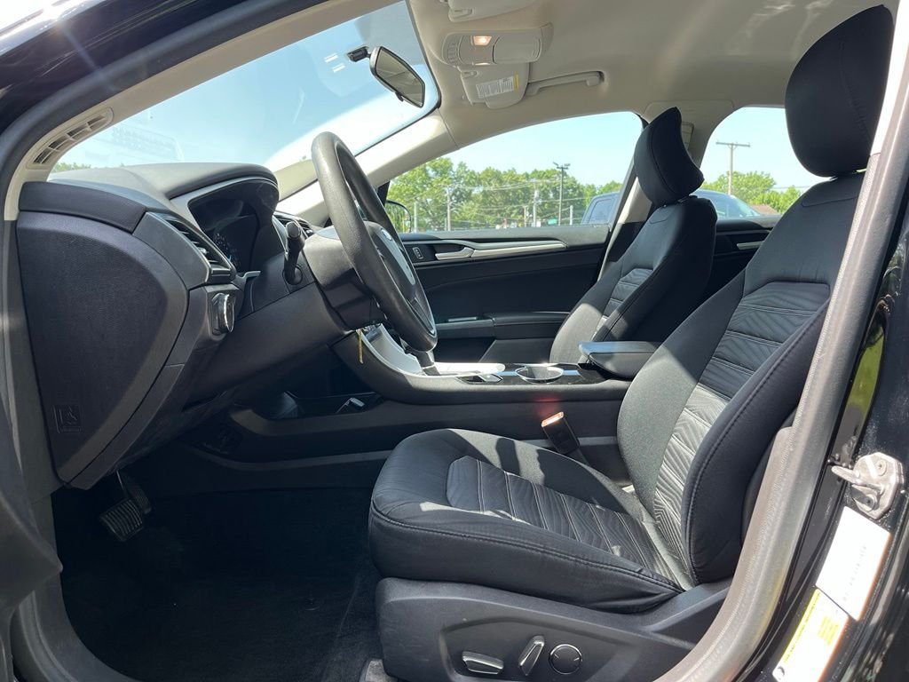 2016 Ford Fusion — photo 10