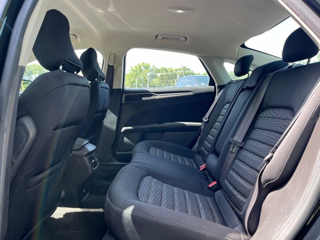 2016 Ford Fusion — photo 16