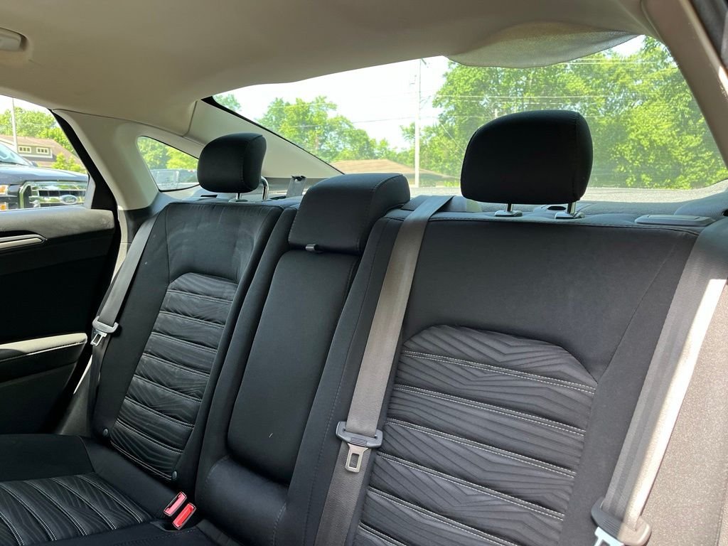 2016 Ford Fusion — photo 17