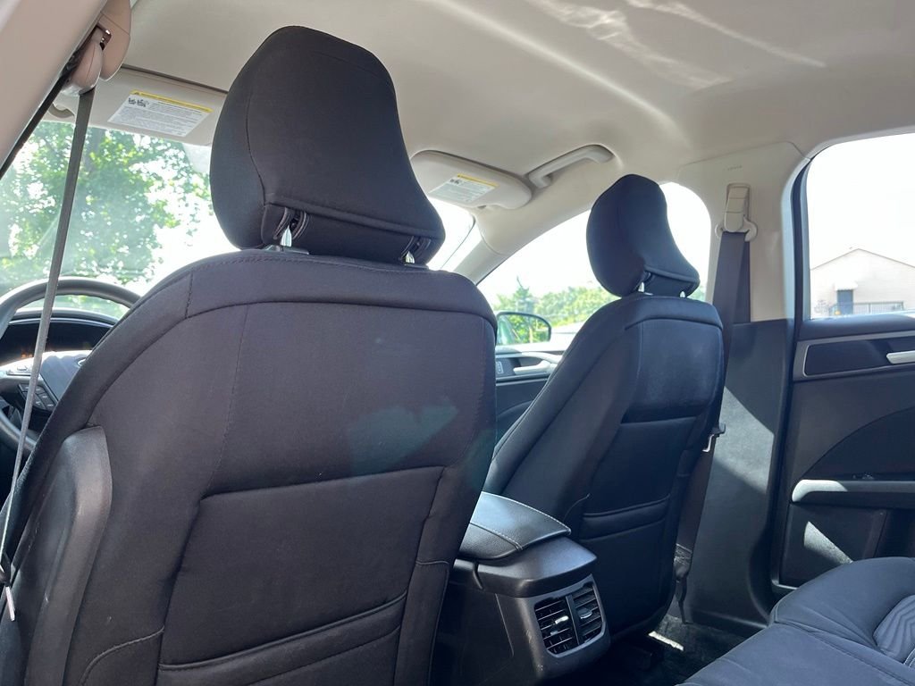 2016 Ford Fusion — photo 18