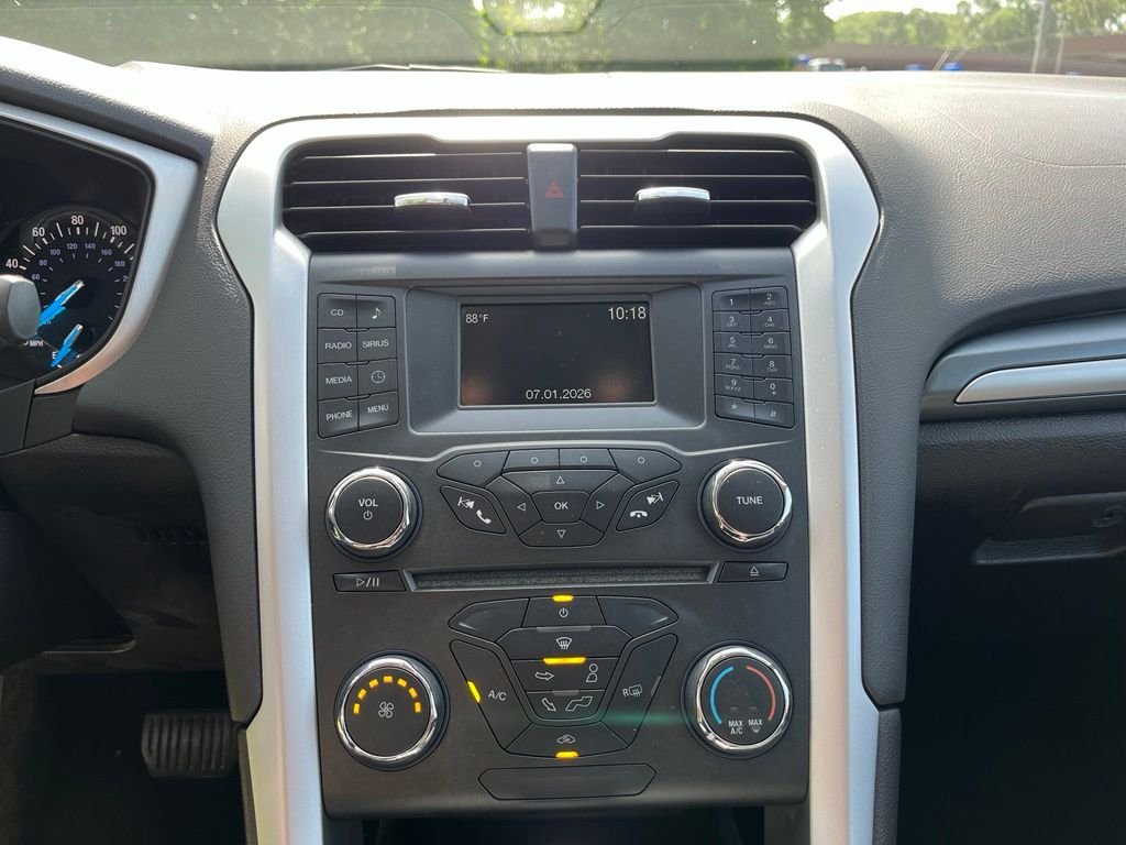 2016 Ford Fusion — photo 32