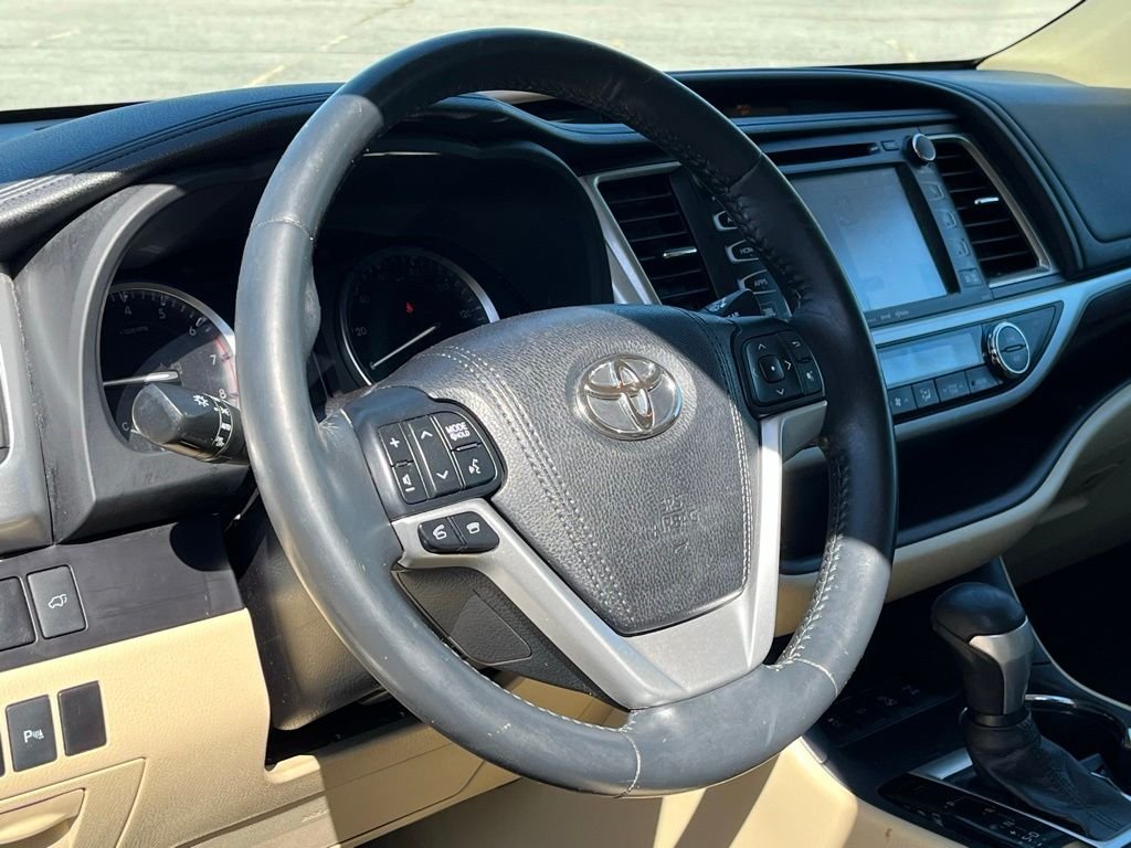 2016 Toyota Highlander — photo 13