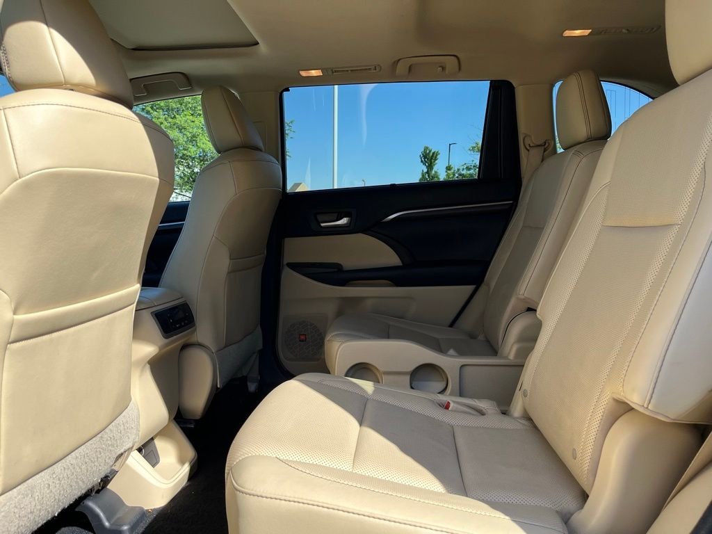 2016 Toyota Highlander — photo 16