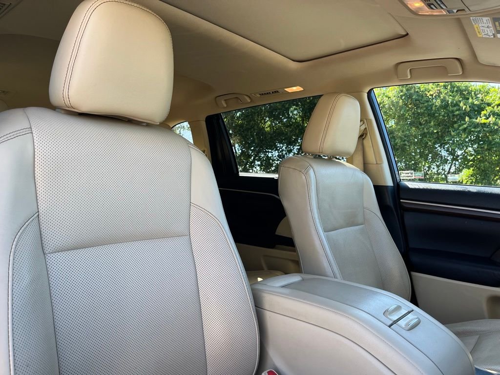 2016 Toyota Highlander — photo 23