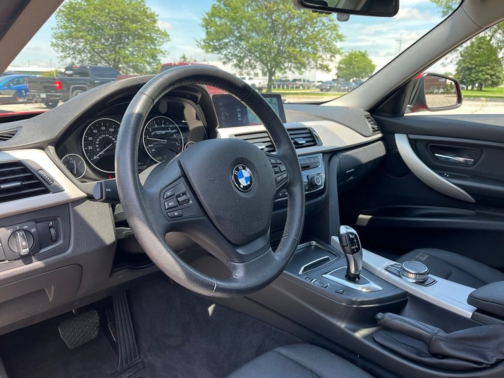 2017 BMW 3 Series — photo 10