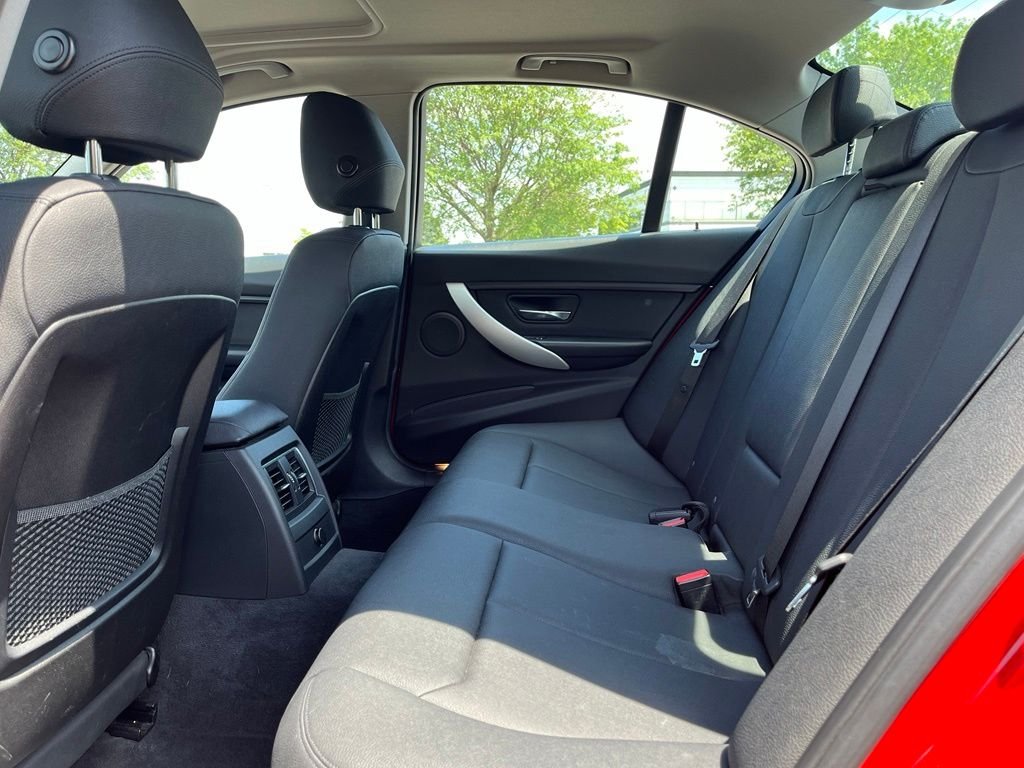 2017 BMW 3 Series — photo 13