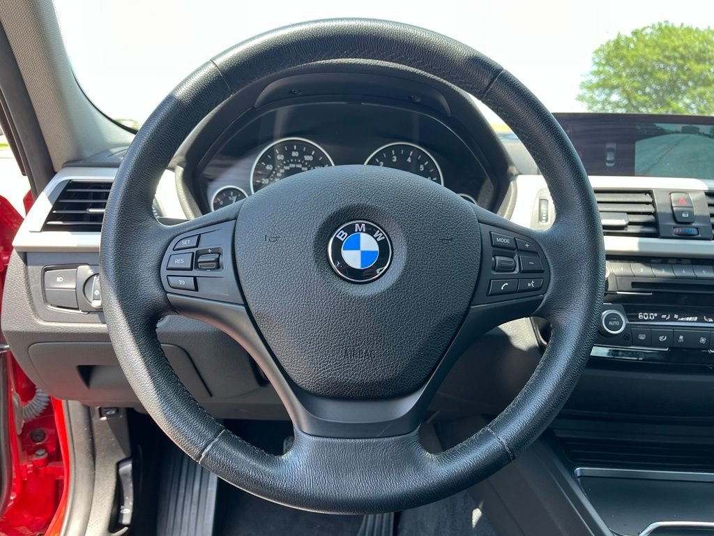 2017 BMW 3 Series — photo 23