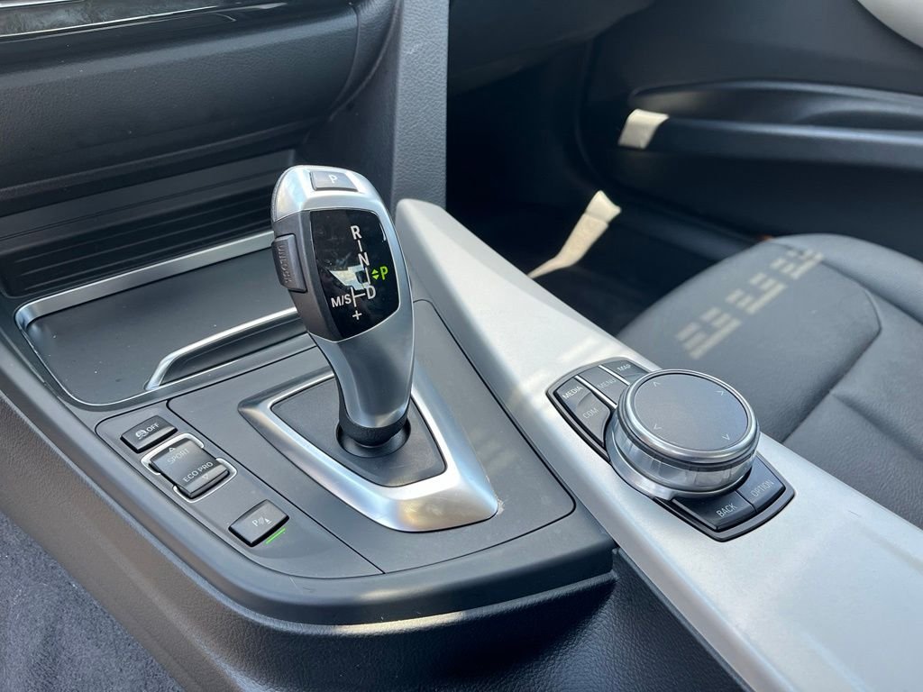2017 BMW 3 Series — photo 28