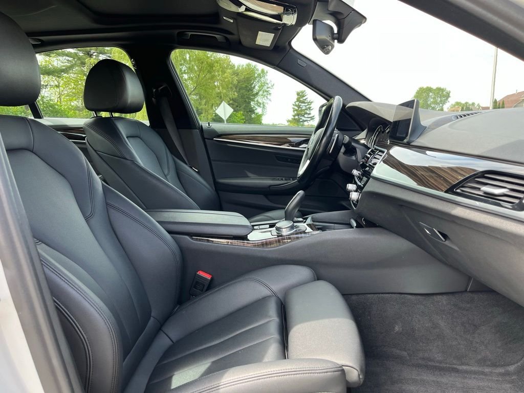 2018 BMW 5 Series — photo 18