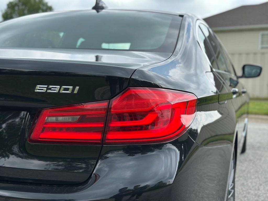 2019 BMW 5 Series — photo 9