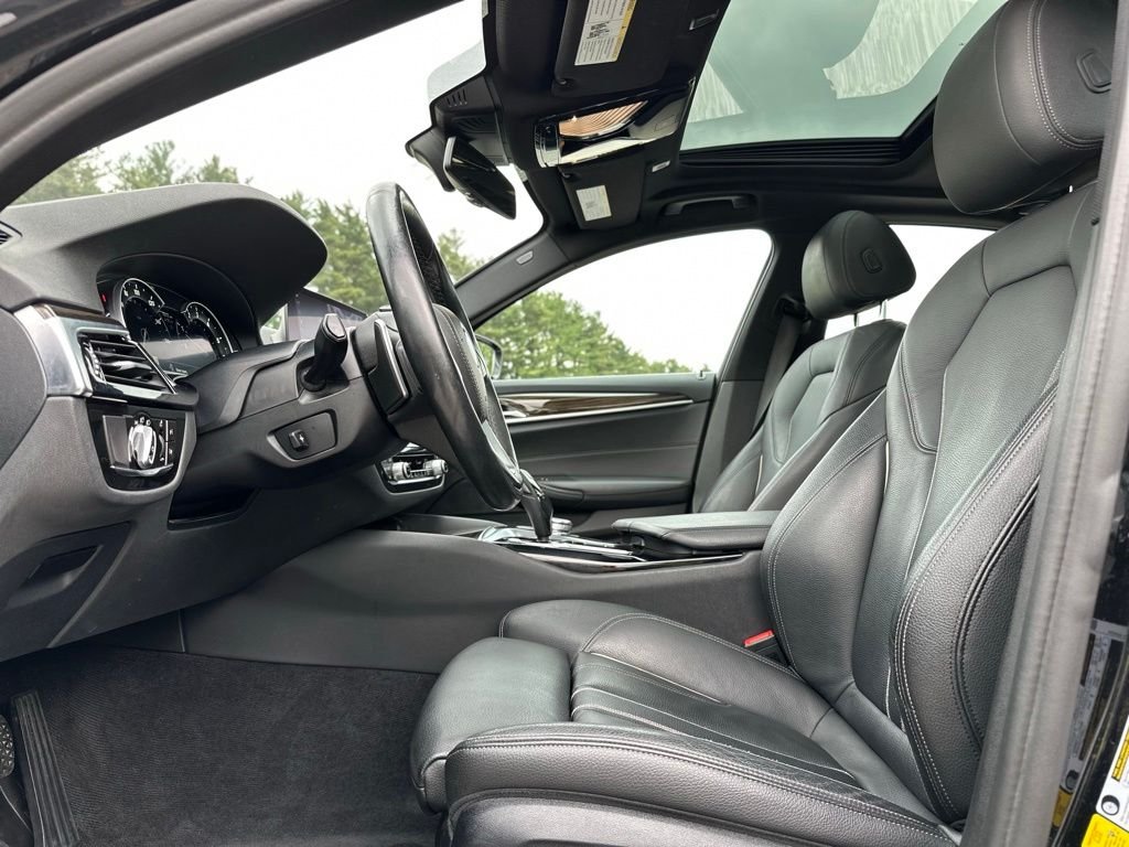 2019 BMW 5 Series — photo 10