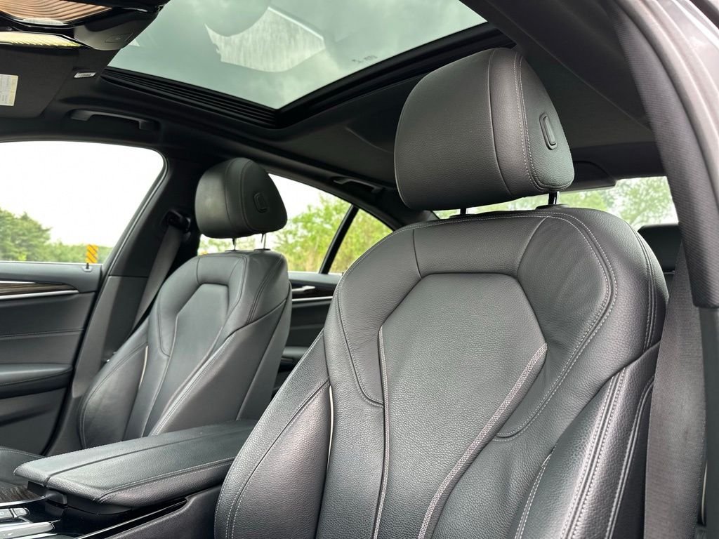 2019 BMW 5 Series — photo 11