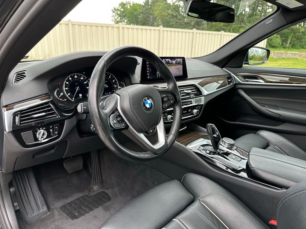 2019 BMW 5 Series — photo 12