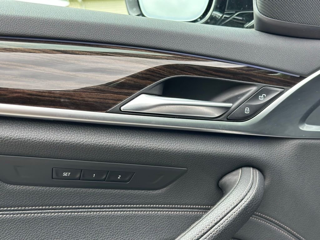 2019 BMW 5 Series — photo 13