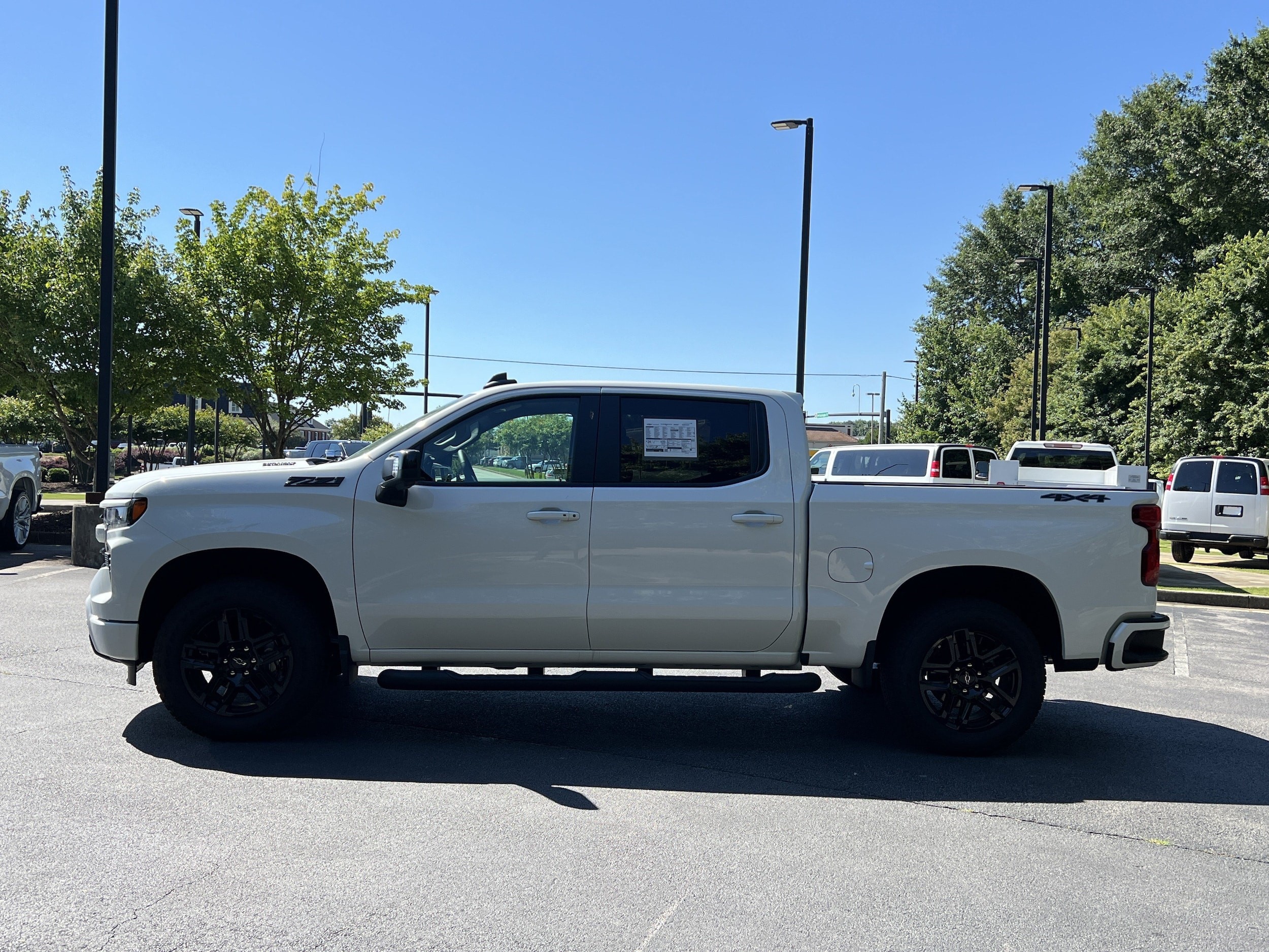 2025 Chevrolet Silverado 1500 — photo 3